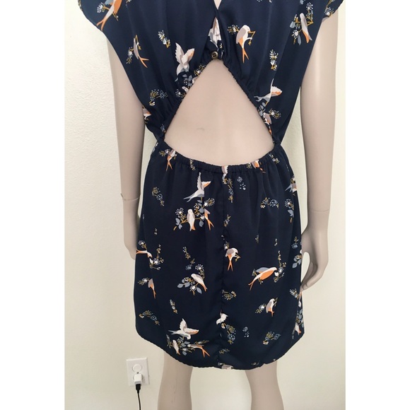 Passport Sparrow Short Sleeve Dress - Picture 5 of 15
